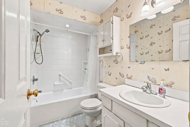 1200 Priscilla Lane, Rochester Hills, MI 48309