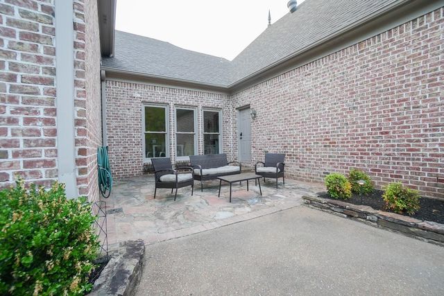 270 FAIR MEADOWS LN, Eads, TN 38028