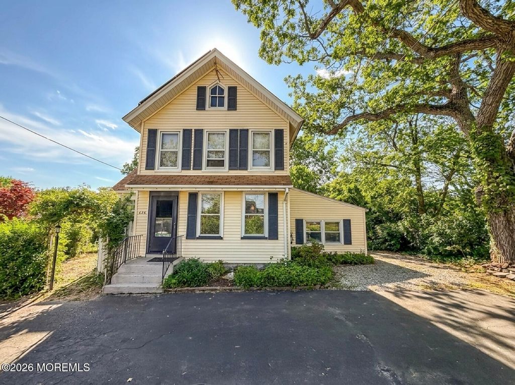 636 Holmdel Road, Hazlet, NJ 07730