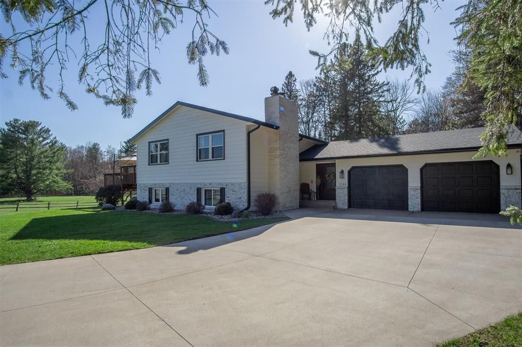2244 90th Avenue, Eau Claire, WI 54703