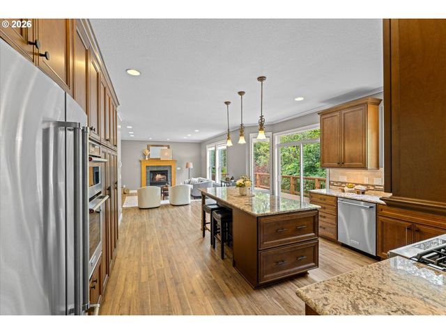 13425 Sw ESSEX Dr, Portland, OR 97223