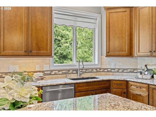 13425 Sw ESSEX Dr, Portland, OR 97223