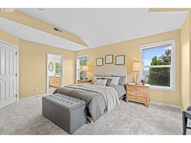 13425 Sw ESSEX Dr, Portland, OR 97223