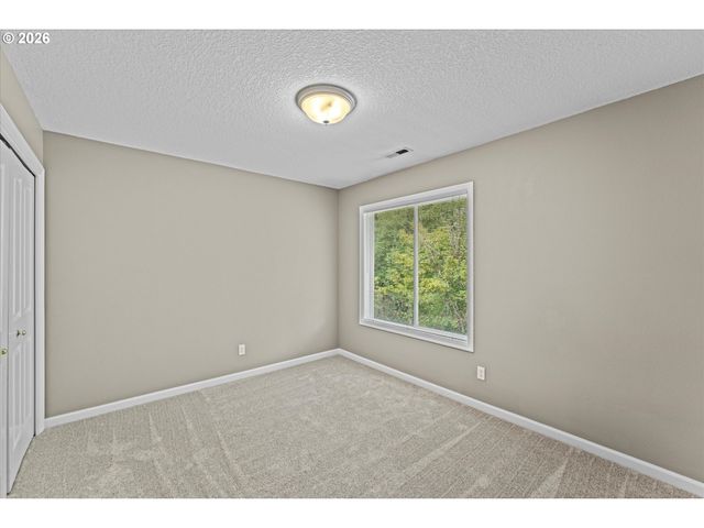 13425 Sw ESSEX Dr, Portland, OR 97223