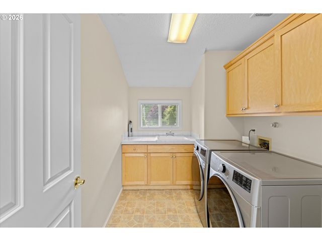 13425 Sw ESSEX Dr, Portland, OR 97223