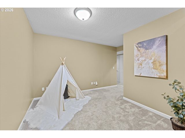 13425 Sw ESSEX Dr, Portland, OR 97223