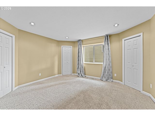 13425 Sw ESSEX Dr, Portland, OR 97223