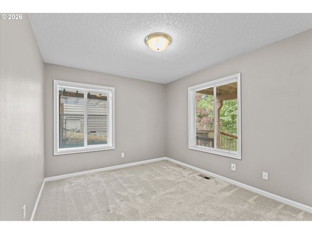 13425 Sw ESSEX Dr, Portland, OR 97223