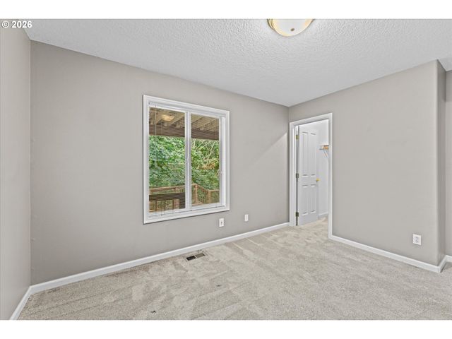 13425 Sw ESSEX Dr, Portland, OR 97223