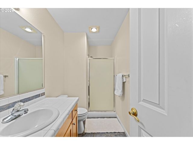 13425 Sw ESSEX Dr, Portland, OR 97223