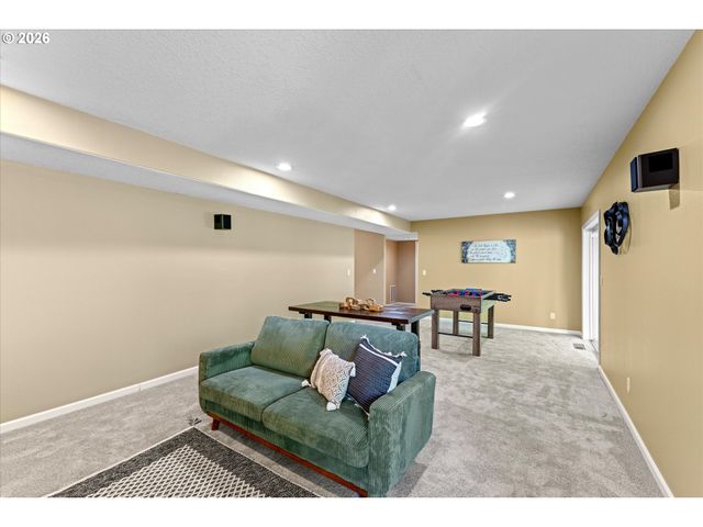 13425 Sw ESSEX Dr, Portland, OR 97223