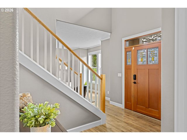 13425 Sw ESSEX Dr, Portland, OR 97223