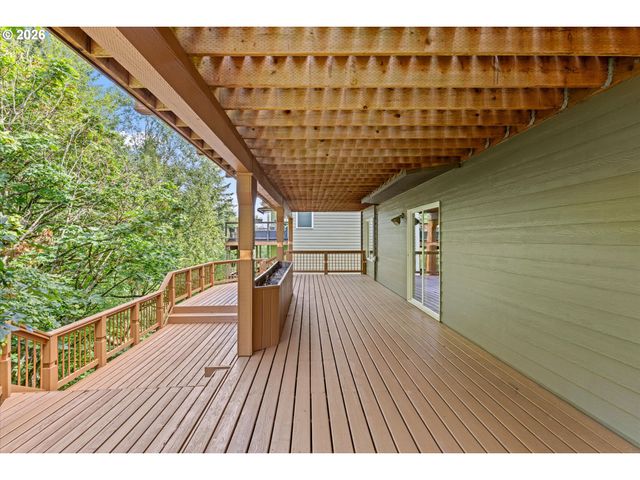 13425 Sw ESSEX Dr, Portland, OR 97223