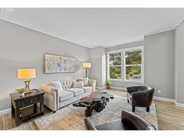 13425 Sw ESSEX Dr, Portland, OR 97223