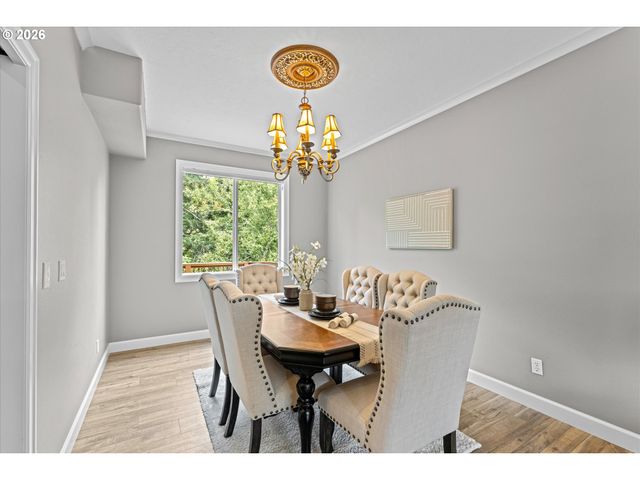 13425 Sw ESSEX Dr, Portland, OR 97223