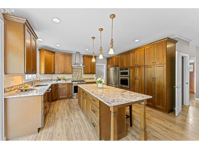 13425 Sw ESSEX Dr, Portland, OR 97223