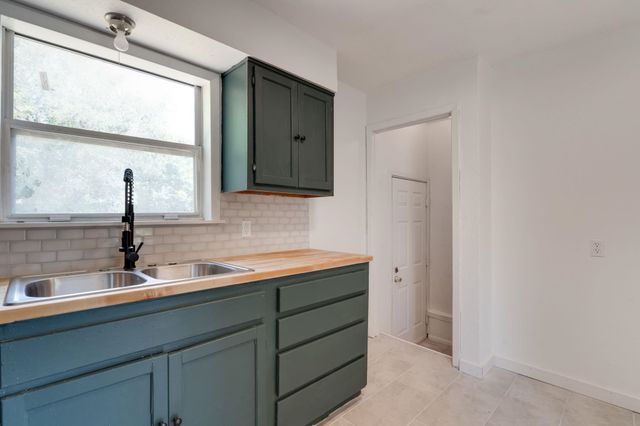 1928 N Spruce Ave, Wichita, KS 67214