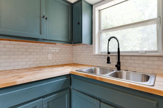 1928 N Spruce Ave, Wichita, KS 67214