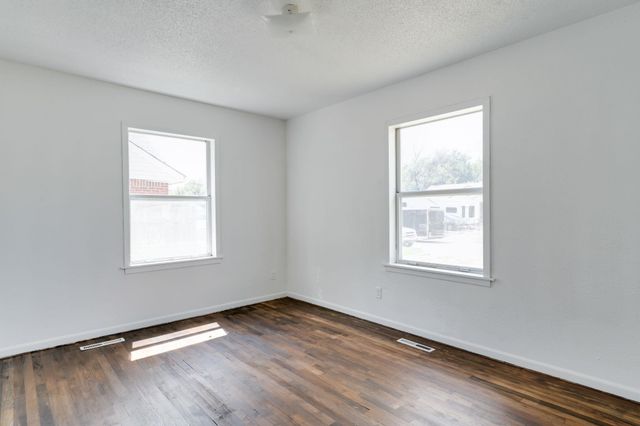 1928 N Spruce Ave, Wichita, KS 67214