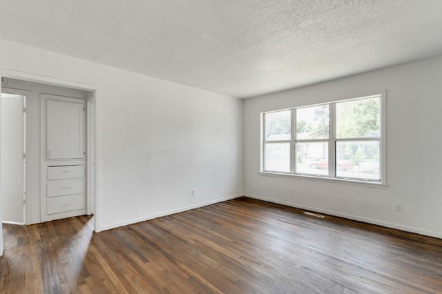 1928 N Spruce Ave, Wichita, KS 67214