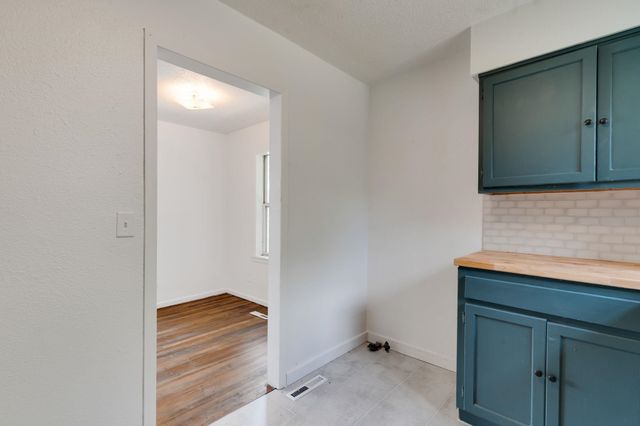 1928 N Spruce Ave, Wichita, KS 67214