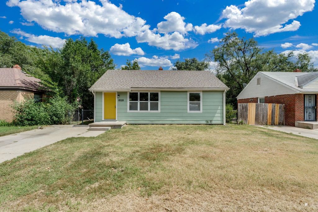 1928 N Spruce Ave, Wichita, KS 67214