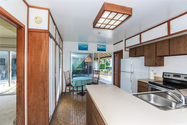 5446 Kirkwood Place, Honolulu, HI 96821