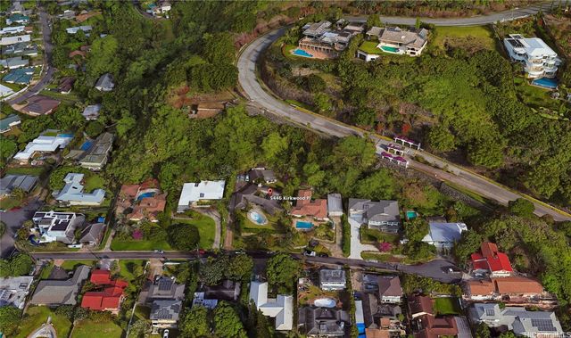 5446 Kirkwood Place, Honolulu, HI 96821