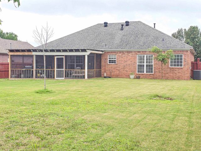 1685 Hosta, Conway, AR 72034