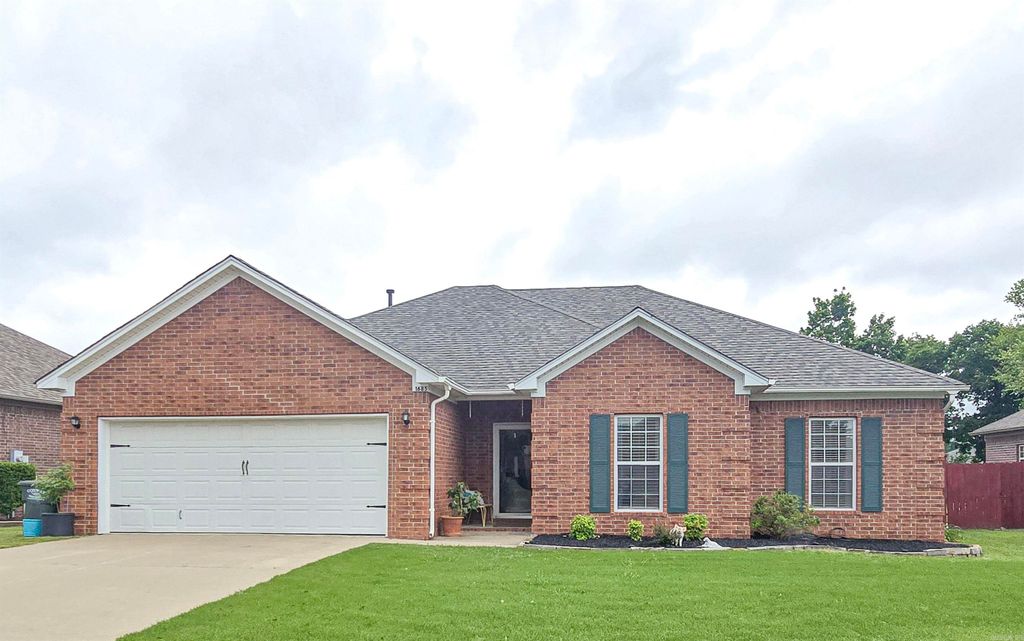 1685 Hosta, Conway, AR 72034