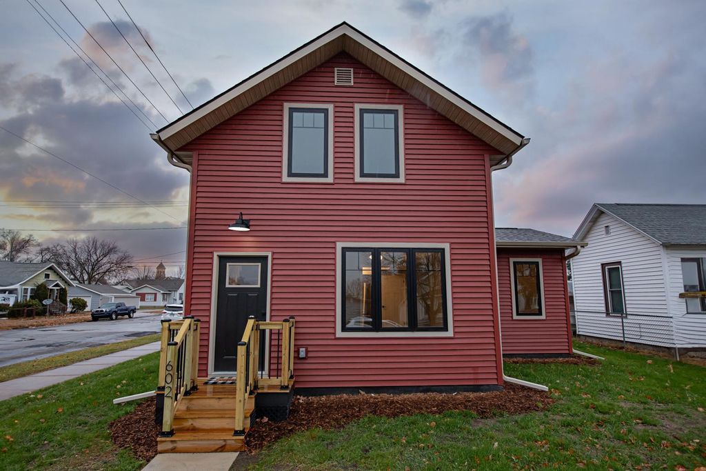 602 8th Street E, Winona, MN 55987