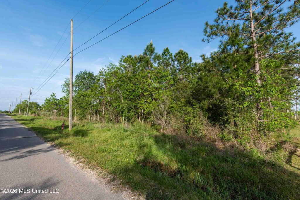 11240 E Bayou View Drive, Bay Saint Louis, MS 39520