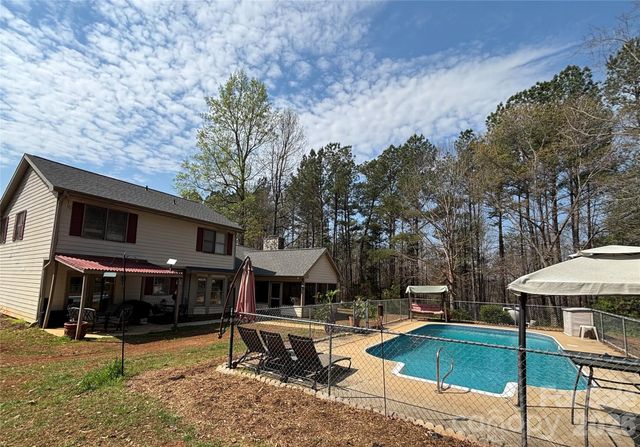 70 Sienna Drive, Hickory, NC 28601