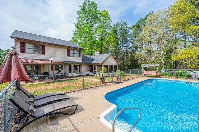 70 Sienna Drive, Hickory, NC 28601