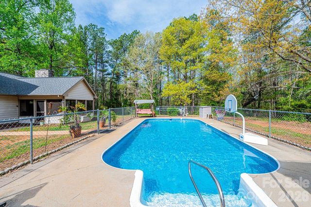 70 Sienna Drive, Hickory, NC 28601