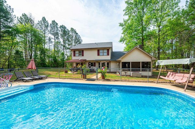 70 Sienna Drive, Hickory, NC 28601