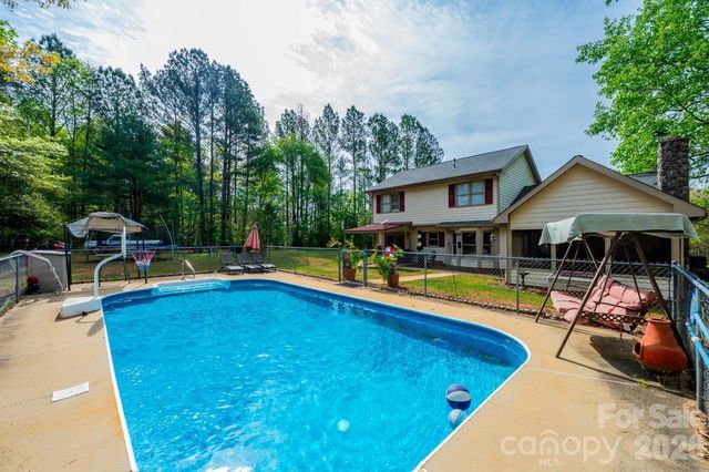 70 Sienna Drive, Hickory, NC 28601