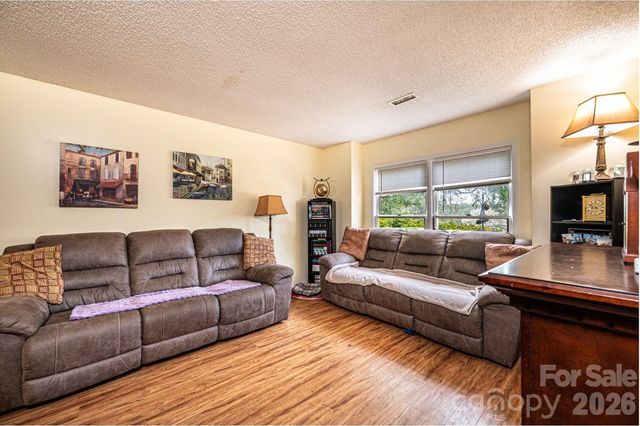 70 Sienna Drive, Hickory, NC 28601
