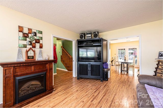 70 Sienna Drive, Hickory, NC 28601