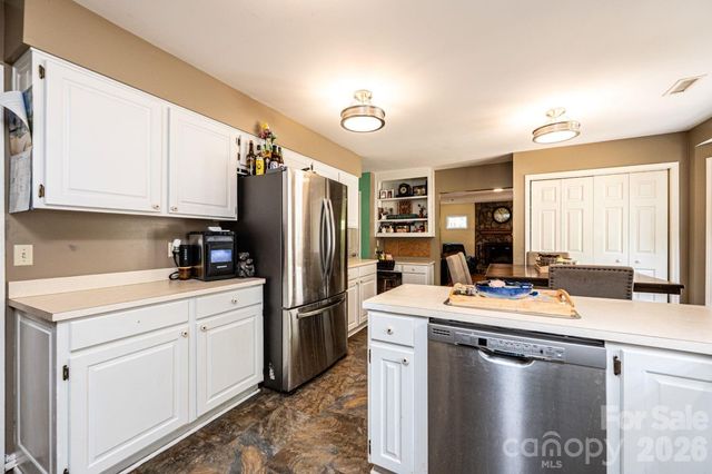 70 Sienna Drive, Hickory, NC 28601
