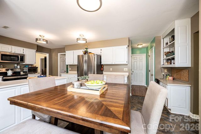 70 Sienna Drive, Hickory, NC 28601