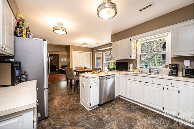 70 Sienna Drive, Hickory, NC 28601