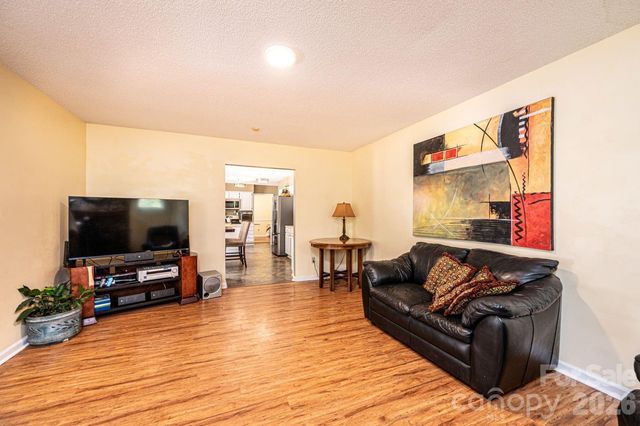 70 Sienna Drive, Hickory, NC 28601