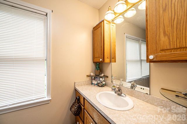 70 Sienna Drive, Hickory, NC 28601