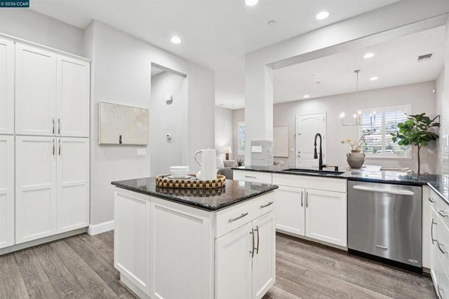 28 Wild Plum Way, Orinda, CA 94563