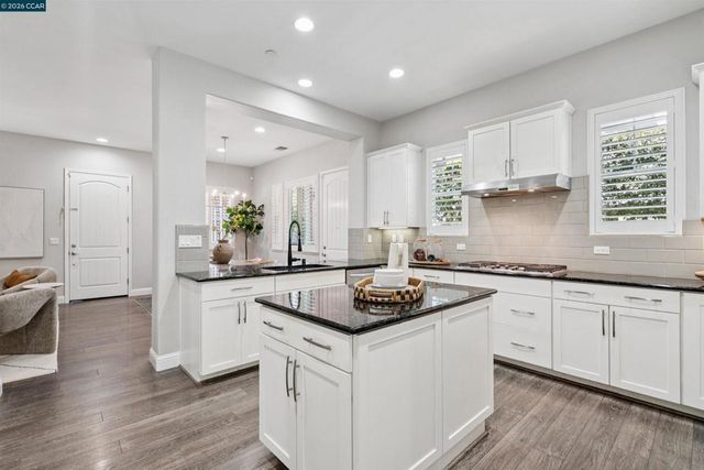 28 Wild Plum Way, Orinda, CA 94563