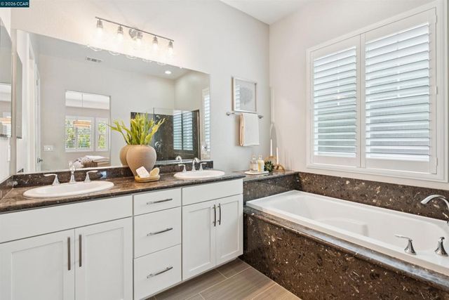 28 Wild Plum Way, Orinda, CA 94563