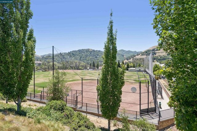 28 Wild Plum Way, Orinda, CA 94563