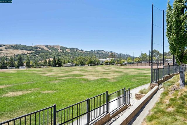28 Wild Plum Way, Orinda, CA 94563