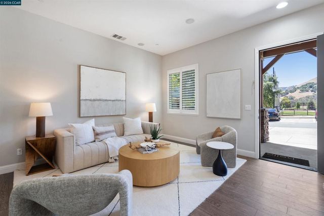 28 Wild Plum Way, Orinda, CA 94563
